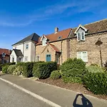 Sunset - Part Of The The Bay Village With Pool, Gym And Direct Access, Pub, Restaurant, Tennis And Meadows Walks * Filey
