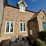 Sunset - Part Of The The Bay Village With Pool, Gym And Direct Access, Pub, Restaurant, Tennis And Meadows Walks *
