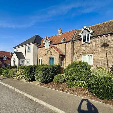 Sunset - Part Of The The Bay Village With Pool, Gym And Direct Access, Pub, Restaurant, Tennis And Meadows Walks * Filey