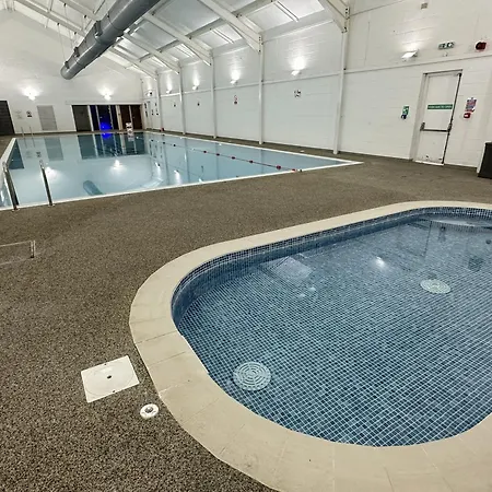 Sunset - Part Of The The Bay Village With Pool, Gym And Direct Access, Pub, Restaurant, Tennis And Meadows Walks בית נופש