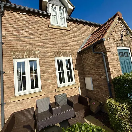 Sunset - Part Of The The Bay Village With Pool, Gym And Direct Access, Pub, Restaurant, Tennis And Meadows Walks * Filey