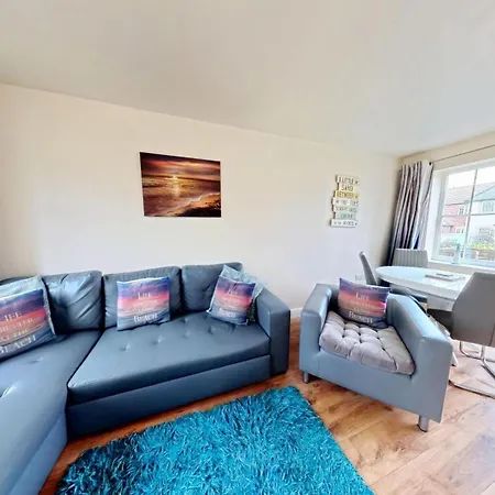 Sunset - Part Of The The Bay Village With Pool, Gym And Direct Access, Pub, Restaurant, Tennis And Meadows Walks * Filey