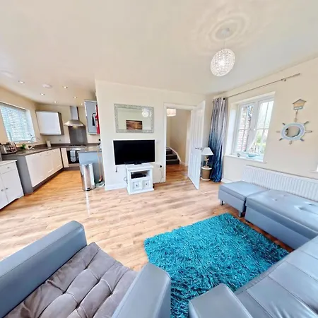 Ferienhaus Sunset - Part Of The The Bay Village With Pool, Gym And Direct Access, Pub, Restaurant, Tennis And Meadows Walks Filey