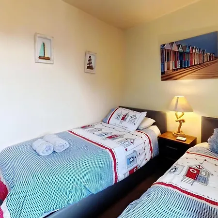 Casa vacanze Sunset - Part Of The The Bay Village With Pool, Gym And Direct Access, Pub, Restaurant, Tennis And Meadows Walks *