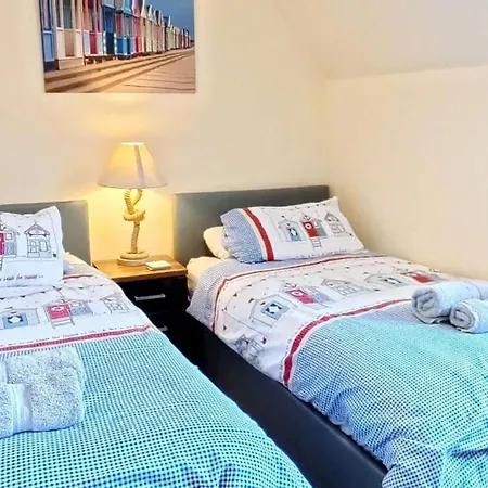 Sunset - Part Of The The Bay Village With Pool, Gym And Direct Access, Pub, Restaurant, Tennis And Meadows Walks