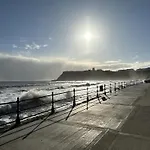 Feriehus Sunset - Part Of The The Bay Village With Pool, Gym And Direct Access, Pub, Restaurant, Tennis And Meadows Walks Filey