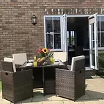Feriehus Sunset - Part Of The The Bay Village With Pool, Gym And Direct Access, Pub, Restaurant, Tennis And Meadows Walks *