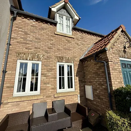 Sunset - Part Of The The Bay Village With Pool, Gym And Direct Access, Pub, Restaurant, Tennis And Meadows Walks *